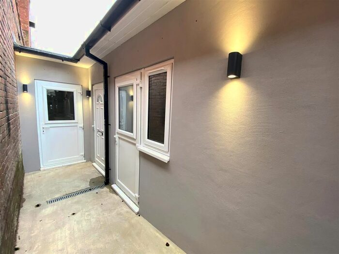 2 Bedroom Flat To Rent In Queens Road, Hastings, TN34