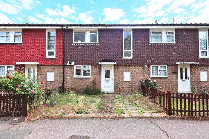 4 Bedroom Terraced House To Rent In Hobill Walk, Surbiton, KT5