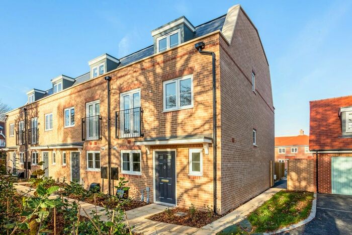3 Bedroom End Of Terrace House To Rent In Bell Farm Way, Hersham, Walton-On-Thames, KT12