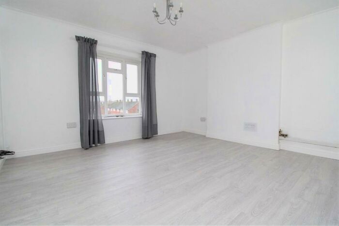 3 Bedroom Apartment To Rent In Hawksmoor Green, Brentwood, Essex, CM13