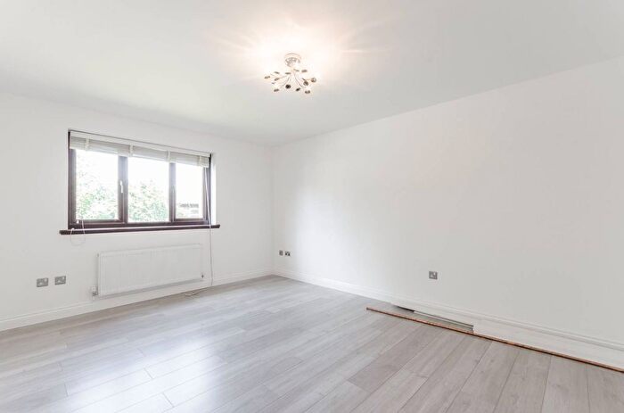 2 Bedroom Flat To Rent In Athlone Court, Stocksfield Road, Walthamstow, London, E17