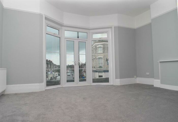 3 Bedroom Flat To Rent In Burnt Ash Road, Lee, London, SE12
