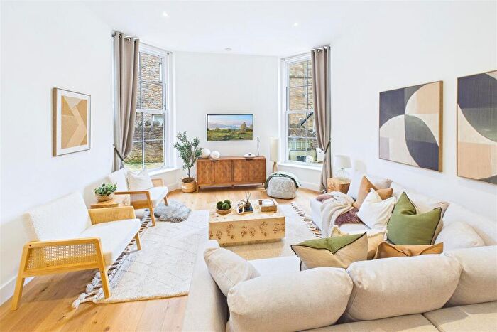 2 Bedroom Apartment For Sale In Upper Clevedon Living Moments From Ladye Bay, BS21