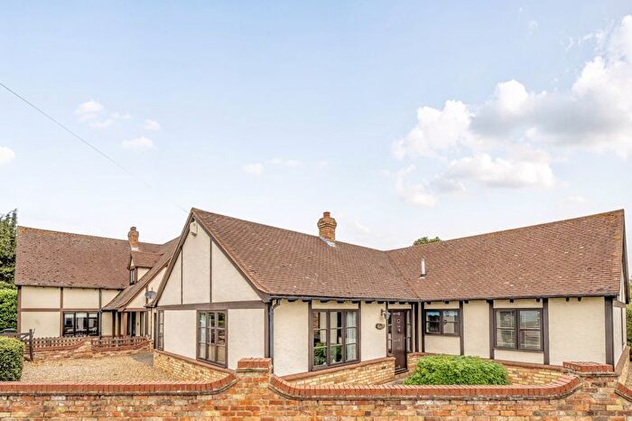 3 Bedroom Detached Bungalow For Sale In Silver Street, Great Barford, MK44