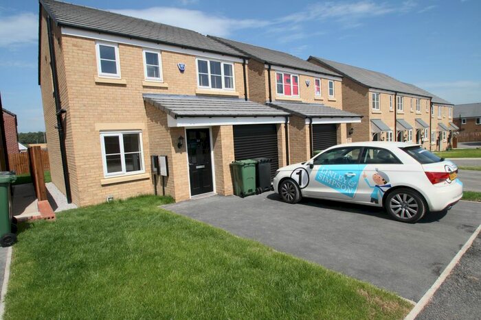 3 Bedroom Detached House To Rent In Alder Road, Whinmoor, Leeds, West Yorkshire, Uk, LS14