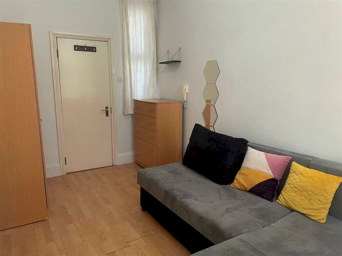 Studio To Rent In Melrose Avenue, Willesden Green, NW2