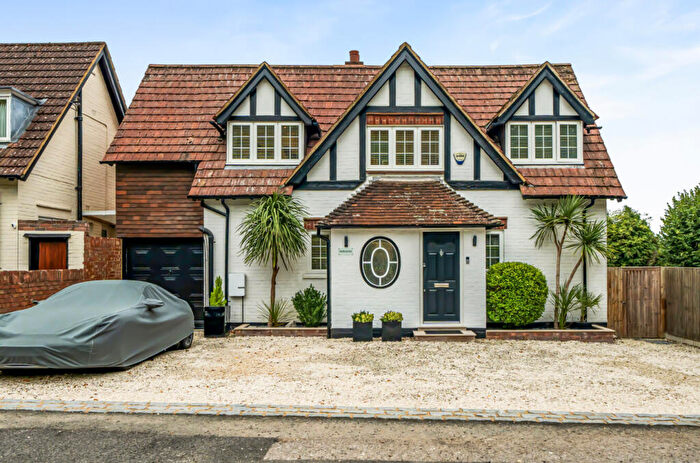 4 Bedroom Detached House For Sale In Sandhills, Knowl Hill, Reading, Berkshire, RG10