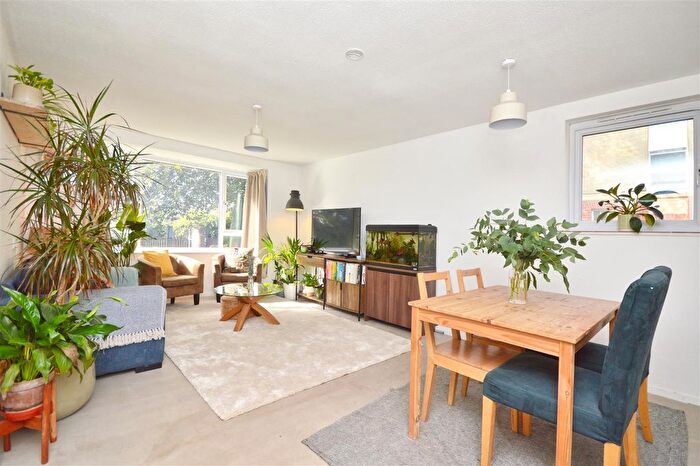 2 Bedroom Flat For Sale In Salisbury Road, St Annes, Bristol, BS4