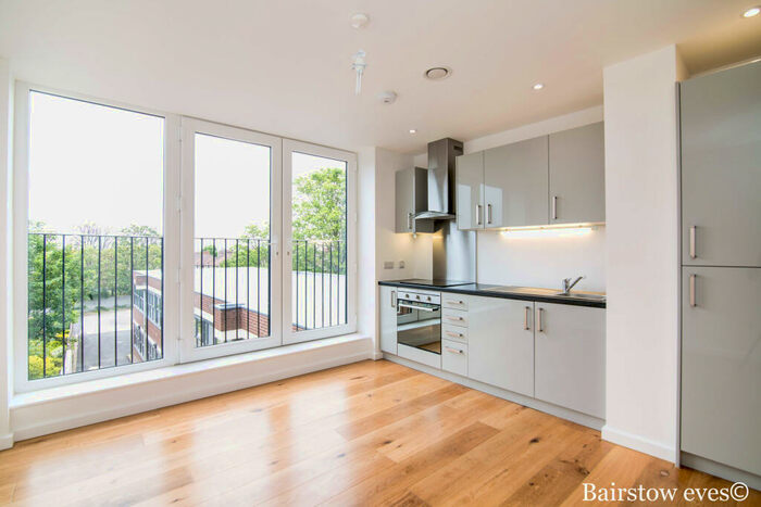 Flat To Rent In Portman House, Romford, RM1