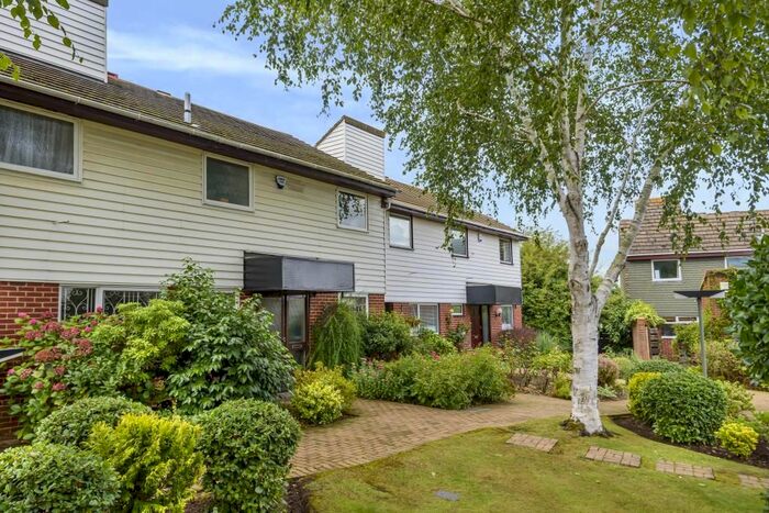 3 Bedroom Terraced House To Rent In Badgers Croft, London, N20