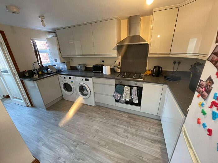 5 Bedroom Terraced House To Rent In De Beauvoir Road, Reading, RG1