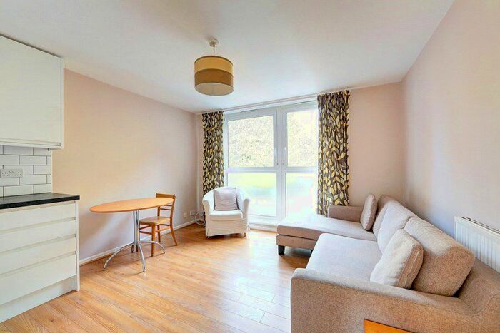 2 Bedroom Flat To Rent In Garratt Lane, London, SW17