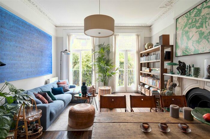 2 Bedroom Flat To Rent In St Charles Square, North Kensington, London, W10