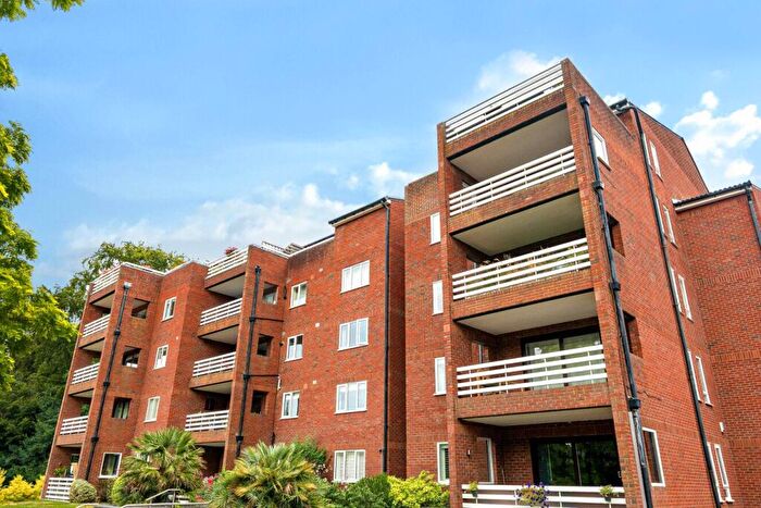 2 Bedroom Flat For Sale In Forest Close, Chislehurst, BR7
