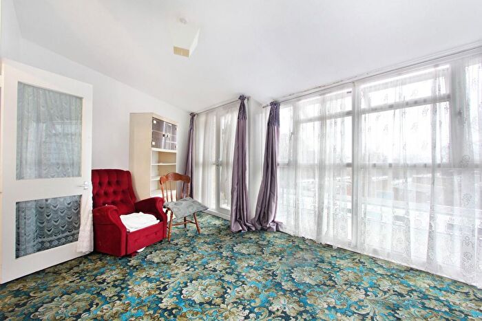 3 Bedroom Flat For Sale In Hardel Walk, London, SW2