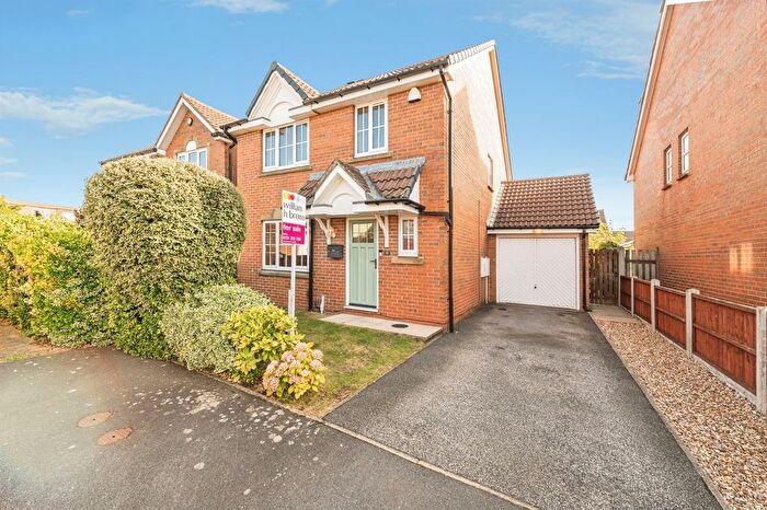 4 Bedroom Detached House For Sale In Hawthorne Drive, Gildersome, Leeds, LS27