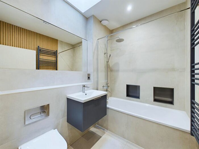 2 Bedroom Flat To Rent In Sands House, Chapel Lane, High Wycombe, HP12