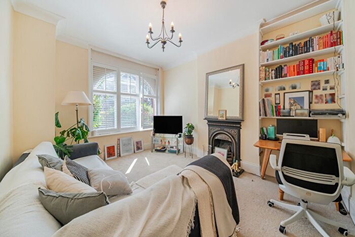 2 Bedroom Maisonette For Sale In Barcombe Avenue, Streatham Hill, London, SW2