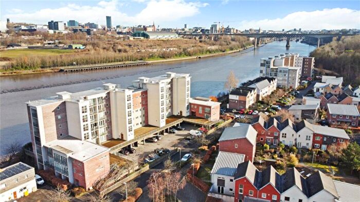 2 Bedroom Flat For Sale In The Grainger, North West Side, The Staiths, Gateshead, NE8