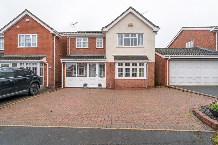 4 Bedroom Detached House For Sale In Fullbrook Close, Shirley, Solihull, B90