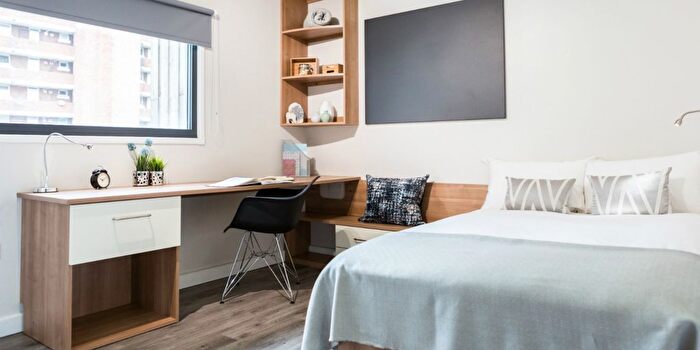 Studio To Rent In Holloway Road, London, N7