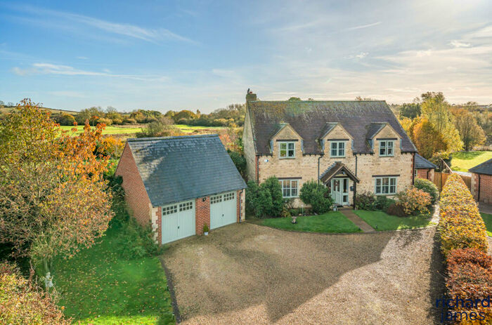 4 Bedroom Detached House For Sale In Longmans Farm, Brinkworth, SN15