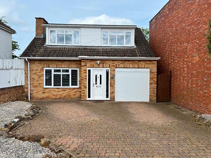 4 Bedroom Detached House For Sale In Oxford Street, Rothwell, NN14