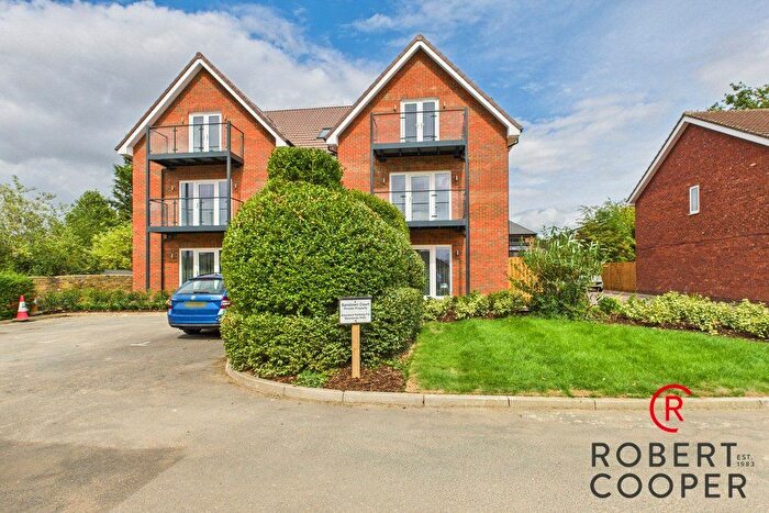 2 Bedroom Flat To Rent In Blackmore Way, Uxbridge, UB8