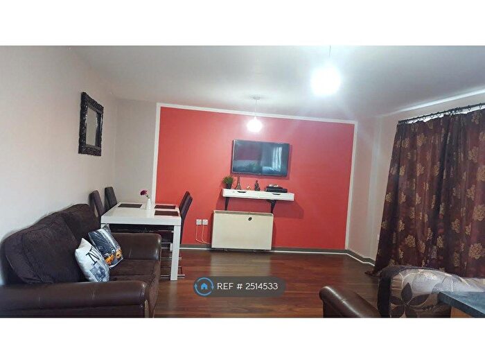 2 Bedroom Flat To Rent In Renaissance Court, Hounslow, TW3