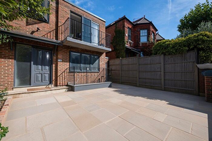 1 Bedroom Semi-Detached House For Sale In Prout Grove, Neasden, London, NW10
