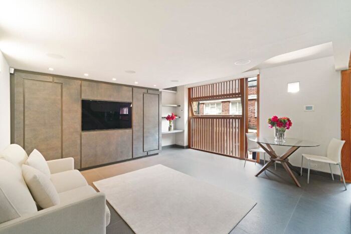2 Bedroom Mews To Rent In Park Square Mews, Marylebone, NW1