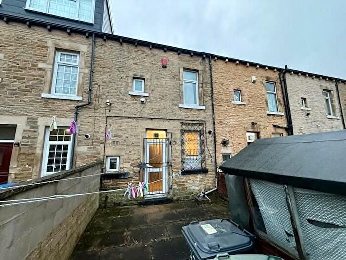 3 Bedroom Terraced House For Sale In Falmouth Avenue, Otley Road, BD3