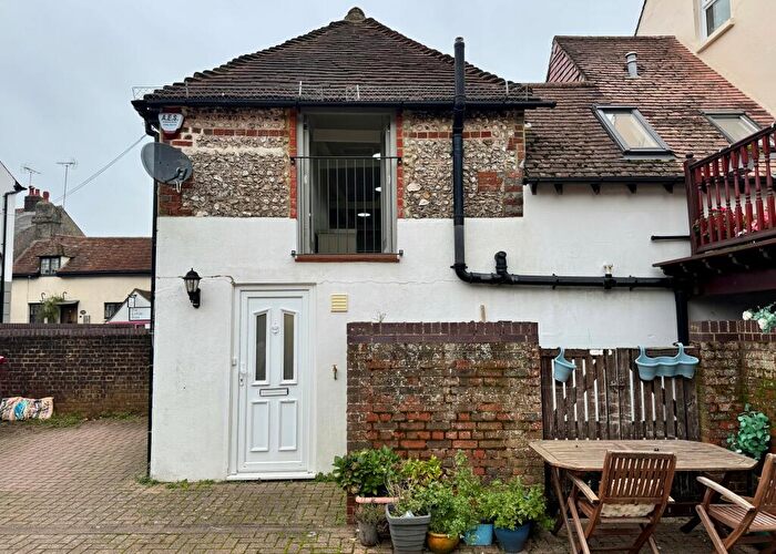 2 Bedroom Flat To Rent In West Street, Storrington, RH20