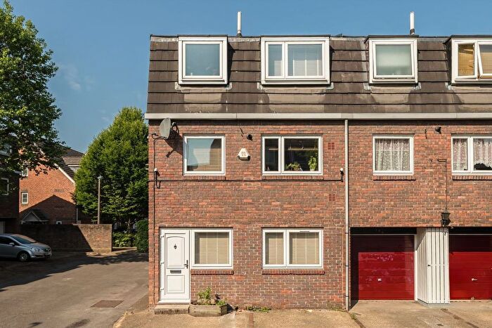 1 Bedroom Flat To Rent In Brangwyn Crescent, Colliers Wood, SW19