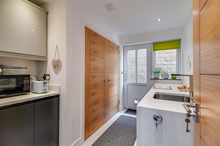 5 Bedroom Detached House For Sale In Foxroyd Lane, Dewsbury, WF12
