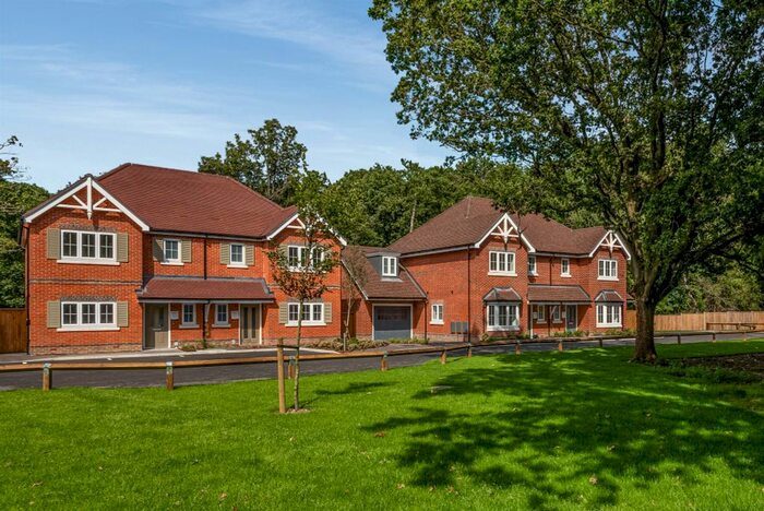 3 Bedroom Semi-Detached House For Sale In Whyteleafe Road, Caterham, CR3