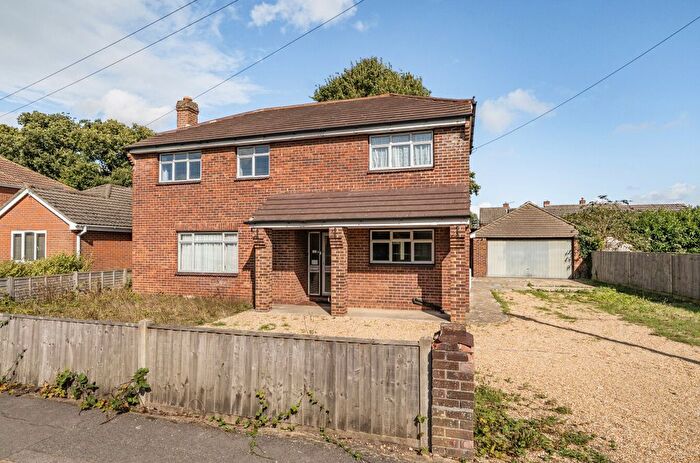 4 Bedroom Detached House For Sale In Hunts Pond Road, Park Gate, Hampshire, SO31