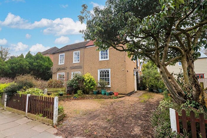 2 Bedroom Semi-Detached House To Rent In High Street, N14