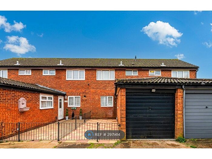 3 Bedroom Terraced House To Rent In Lombardy Way, Borehamwood, WD6