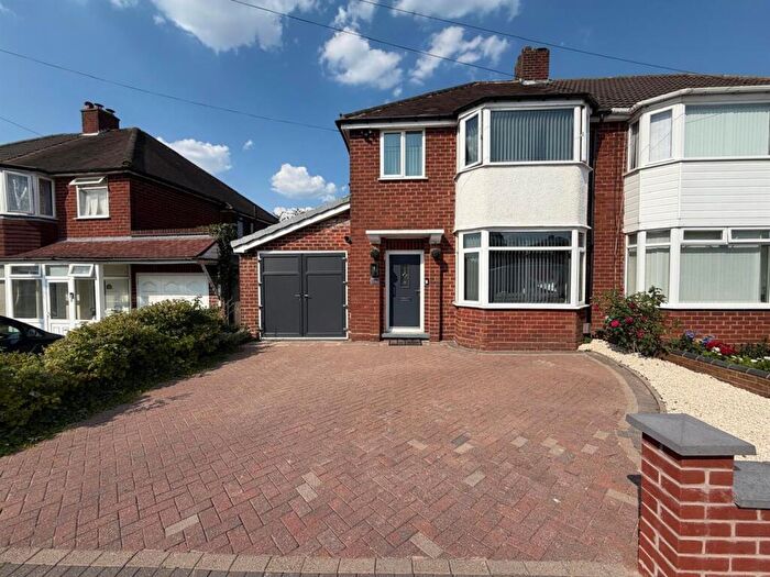 3 Bedroom Semi Detached House For Sale In Apsley Road, Oldbury, B68