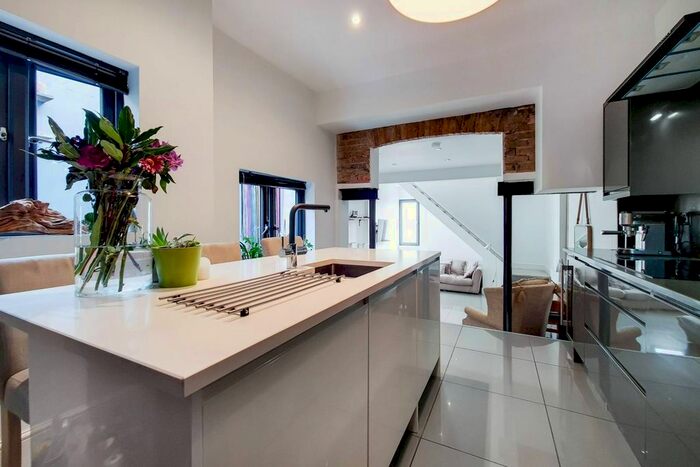 2 Bedroom Mews House To Rent In Knotts Green Mews, Leyton, London, E10