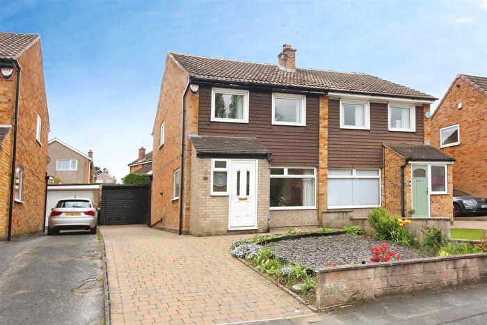3 Bedroom Semi Detached House For Sale In Arthursdale Drive, Scholes, Leeds, LS15