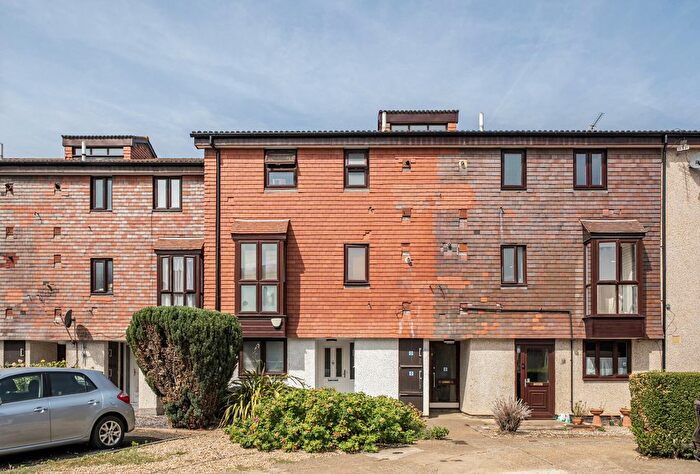 1 Bedroom Maisonette For Sale In Buttermere Close, Morden, SM4