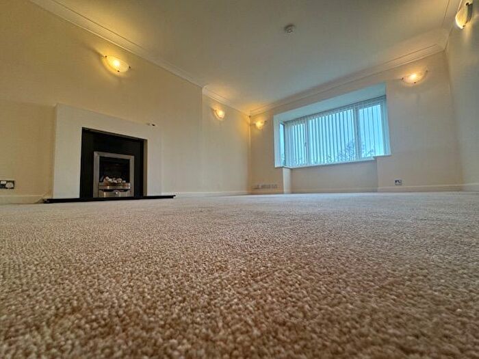 2 Bedroom Flat To Rent In High Ash Drive, Leeds, LS17