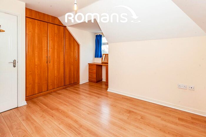 2 Bedroom Apartment To Rent In Blackamoor Lane, SL6