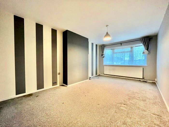 2 Bedroom Flat To Rent In Lloyd Court, Pinner, Middlesex, HA5