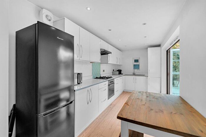 2 Bedroom Flat For Sale In College Road, Bromley, BR1