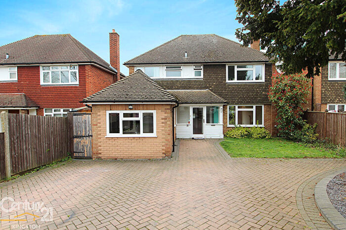 4 Bedroom Detached House To Rent In Cleveland Road Worcester Park, KT4