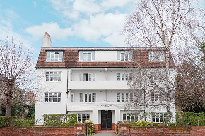 2 Bedroom Flat For Sale In Richmond Road, Twickenham, TW1