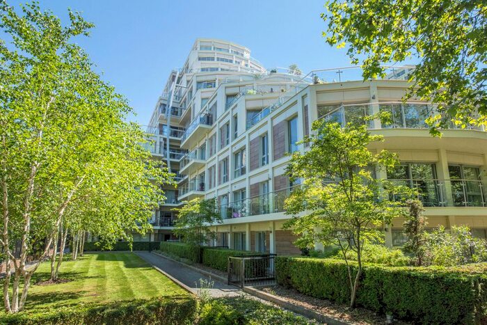 2 Bedroom Flat For Sale In Kingston Riverside, Kingston Upon Thames, KT2